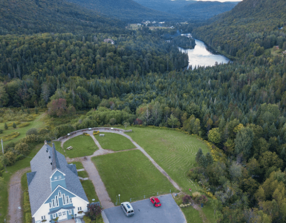 Le parc de la chapelle de Tewkesbury s’est refait une beauté