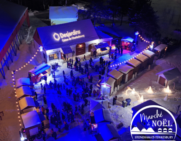 Marché de Noël de nuit, vu du ciel