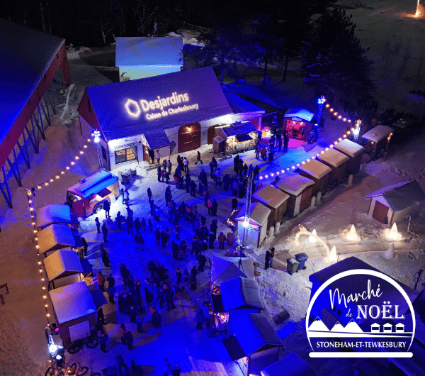 Marché de Noël de nuit, vu du ciel