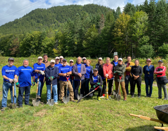 Plantation bénévole au Mont Wright