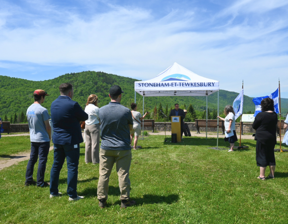 Conférence de presse : Inauguration du parc de la chapelle de Tewkesbury