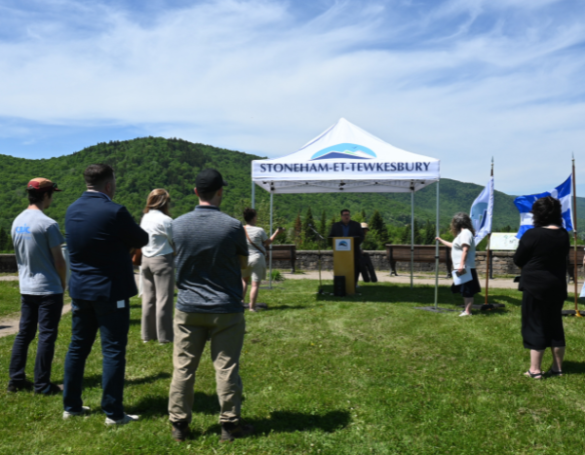 Conférence de presse : Inauguration du parc de la chapelle de Tewkesbury